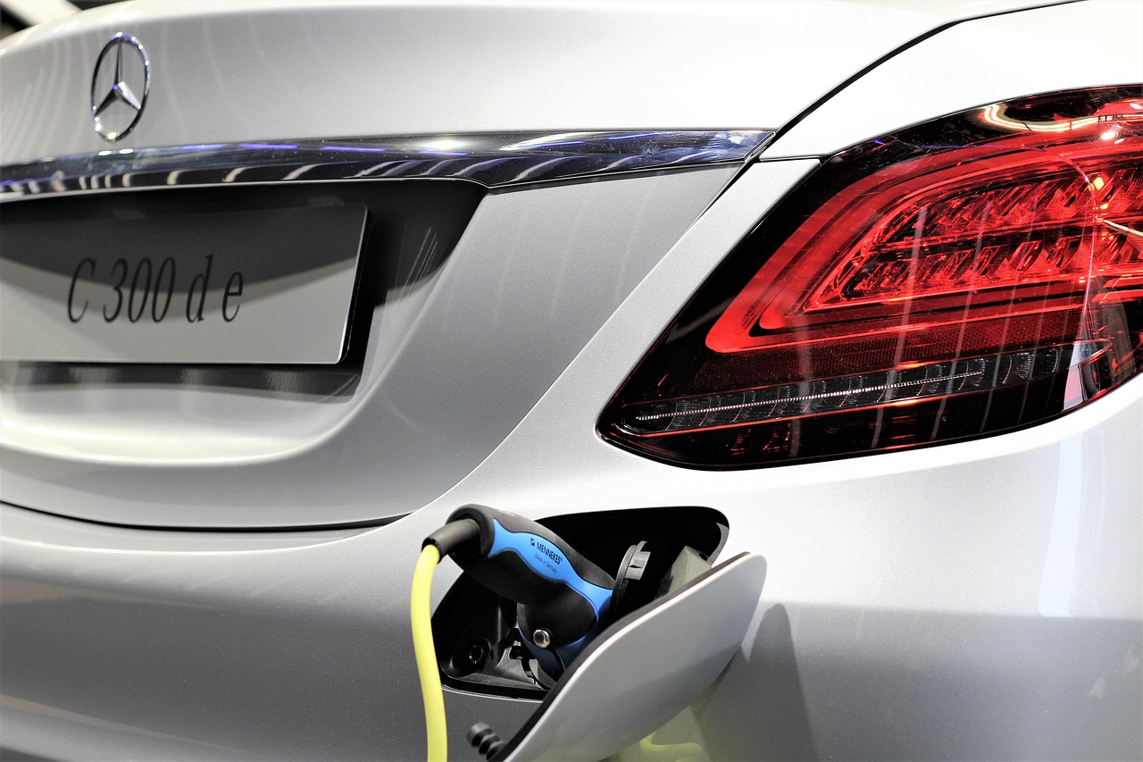 découvrez les avantages des voitures électriques et hybrides, des options écologiques réduisant les émissions tout en offrant performance et économie de carburant.