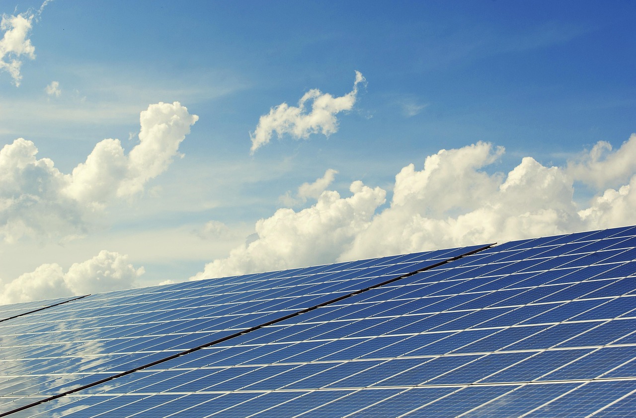 Face à la crise énergétique mondiale, une conférence internationale en Colombie pour accélérer la transition hors des énergies fossiles