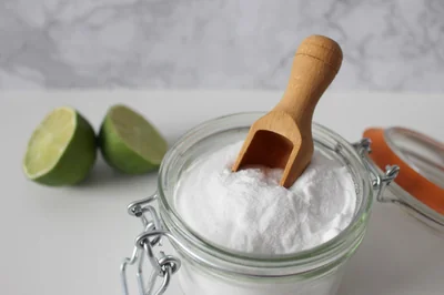 Bicarbonate et vinaigre blanc : 10 usages incontournables pour la maison